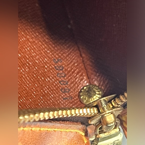 Vintage Authentic Louis Vuitton Crossbody Bucket Purse - Picture 16 of 16